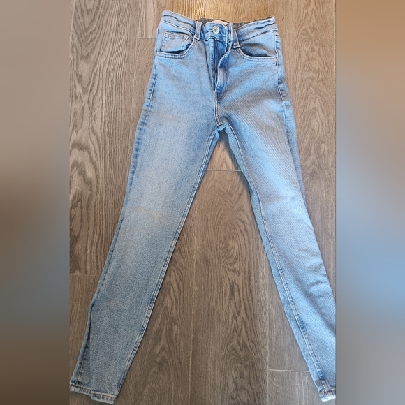 Zara light wash jean - Picture 3 of 4